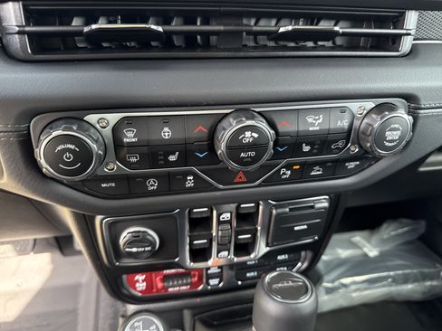 New 2025 Jeep Gladiator Rubicon image 28