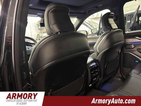 Used 2022 Jeep Grand Cherokee Overland w/ Luxury Tech Group IV image 29