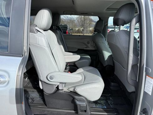 Used 2023 Toyota Sienna XLE image 23