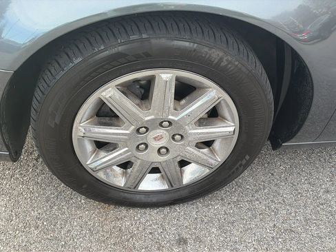 Used 2010 Cadillac DTS Premium image 19