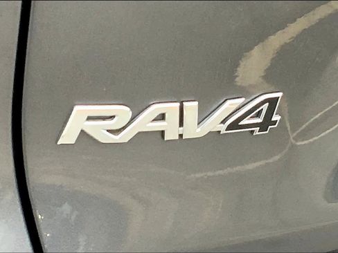 Used 2021 Toyota RAV4 LE image 30