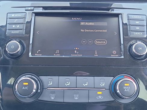 Used 2021 Nissan Rogue Sport S image 9