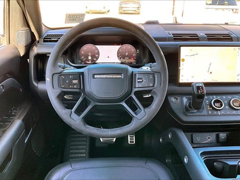 Used 2023 Land Rover Defender 110 V8 image 4