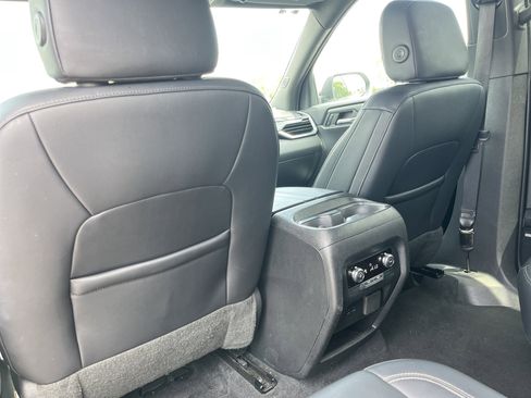 Used 2024 GMC Acadia Elevation AWD/4WD image 18
