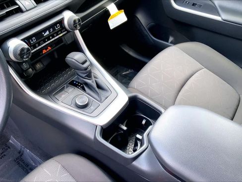Used 2025 Toyota RAV4 XLE AWD/4WD image 16