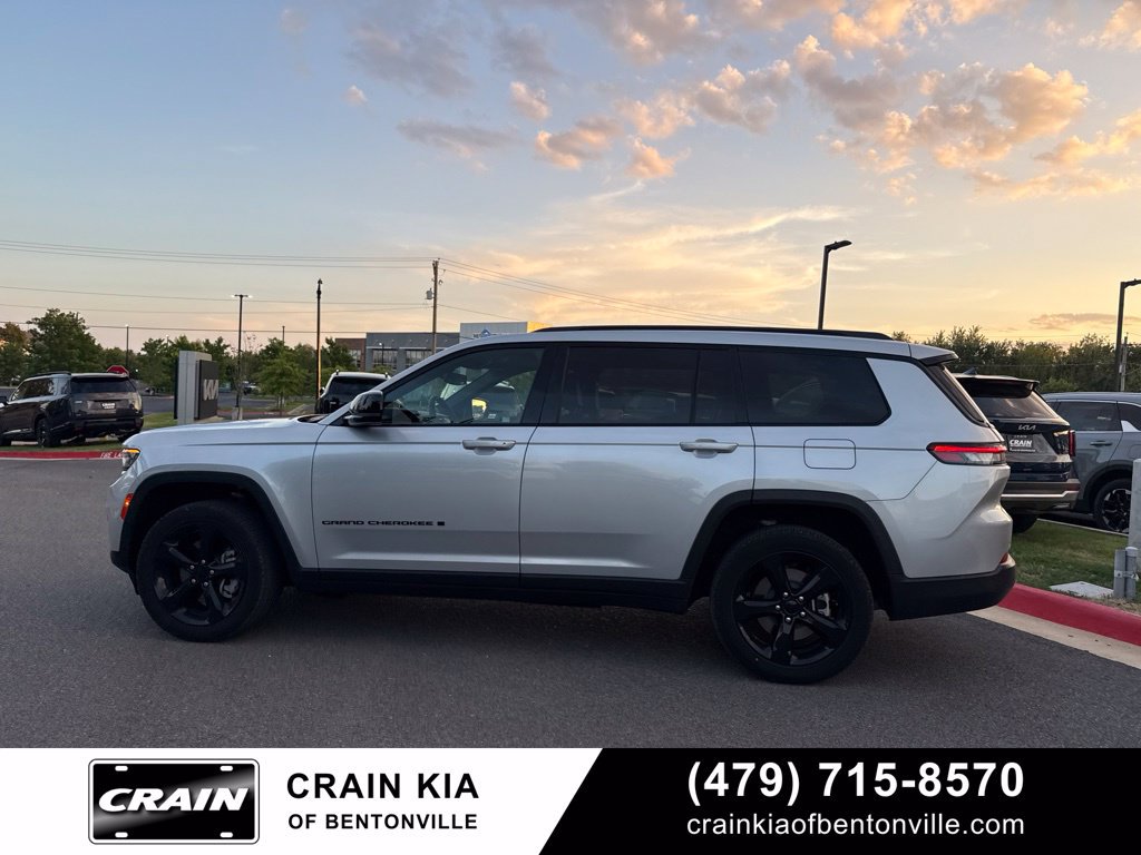 Used 2024 Jeep Grand Cherokee L Altitude AWD/4WD image 7