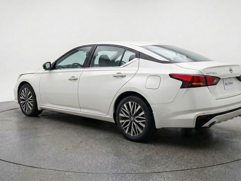 Used 2025 Nissan Altima 2.5 SV FWD image 6