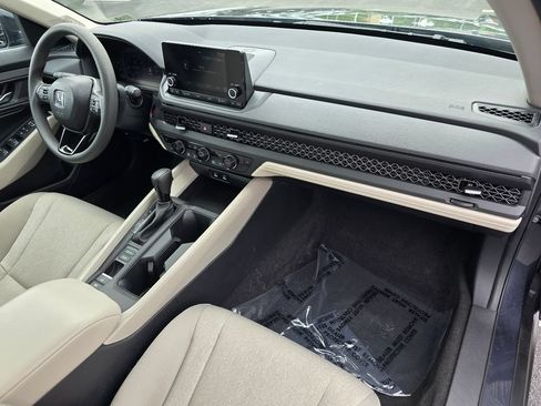 Used 2025 Honda Accord SE image 28