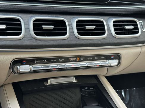 Used 2021 Mercedes-Benz GLS 580 4MATIC w/ Exclusive Trim Package image 26