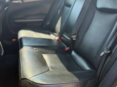 Used 2019 Chrysler 300 Limited RWD image 17
