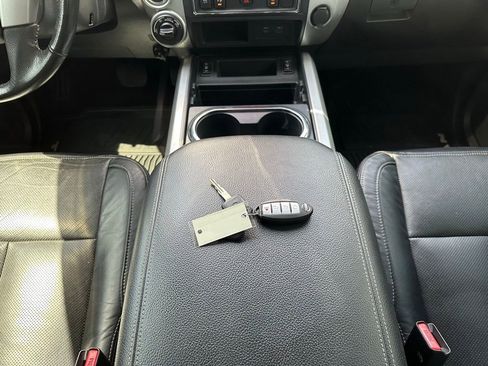 Used 2020 Nissan Titan SV w/ SV Convenience Package AWD/4WD image 22