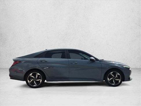 Used 2023 Hyundai Elantra Limited w/ Cargo Package FWD image 4