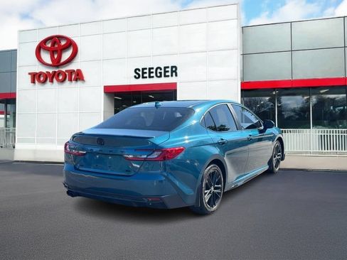 Used 2025 Toyota Camry SE w/ Convenience Package FWD image 3