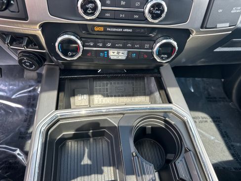 Used 2022 Ford F250 Platinum w/ FX4 Off-Road Package AWD/4WD image 33