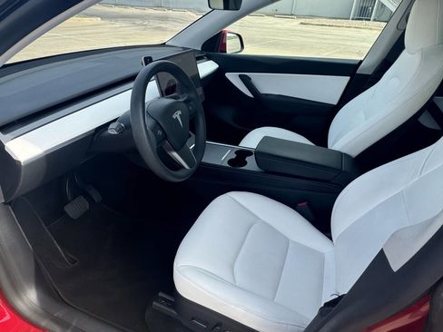 Used 2021 Tesla Model Y Long Range image 13