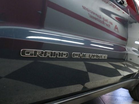 Used 2021 Jeep Grand Cherokee Limited image 34