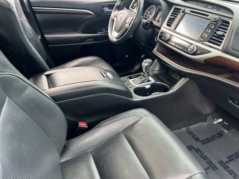 Used 2016 Toyota Highlander Limited image 17