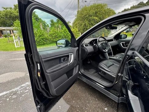 Used 2017 Land Rover Discovery Sport SE AWD/4WD image 5