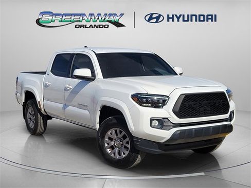 Used 2017 Toyota Tacoma TRD Sport image 1