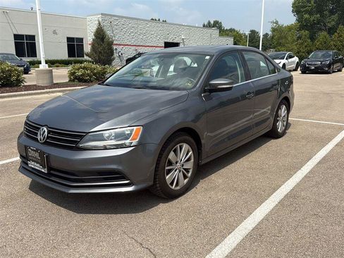 Used 2015 Volkswagen Jetta SE FWD image 4