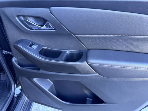 Used 2023 Chevrolet Traverse RS image 19