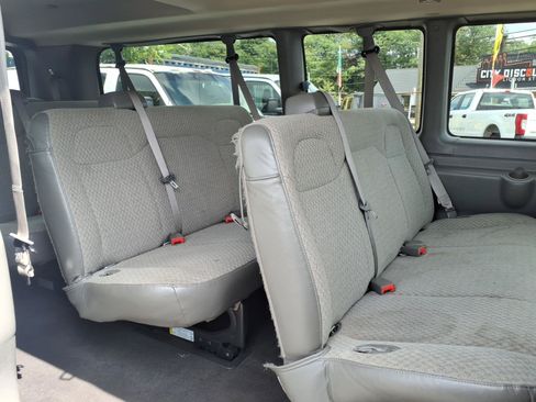 Used 2025 Chevrolet Express 3500 LT w/ LT Preferred Equipment Group RWD image 13
