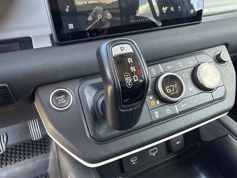 Used 2020 Land Rover Defender 110 SE image 21