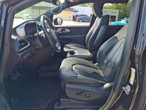 Used 2020 Chrysler Pacifica Touring-L Plus FWD image 16