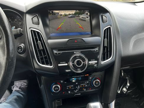 Used 2015 Ford Focus Titanium w/ Titanium Cold Weather Package FWD image 18