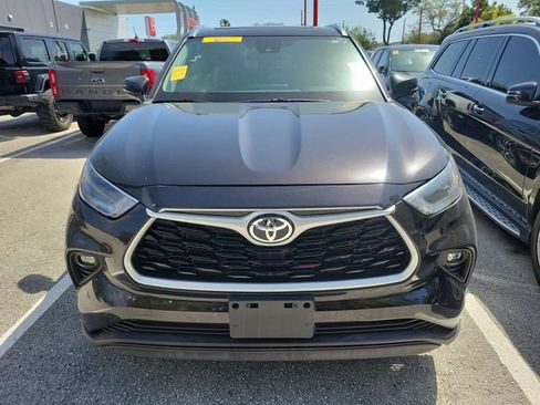 Used 2021 Toyota Highlander XLE image 2
