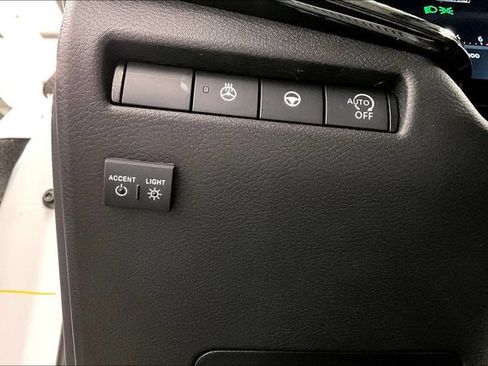 New 2026 Nissan Kicks SR w/ SR Premium Package FWD image 27