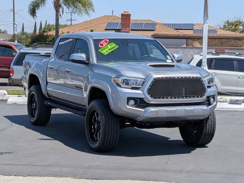 Used 2021 Toyota Tacoma TRD Sport w/ Technology Package RWD image 3
