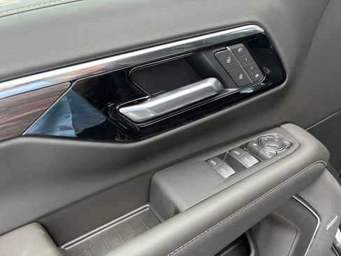 New 2026 Chevrolet Suburban Premier AWD/4WD image 12