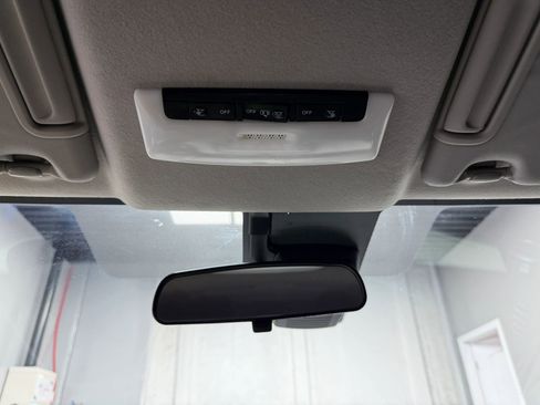 Used 2020 Nissan Versa SV image 40