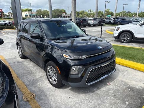 Used 2020 Kia Soul LX image 1