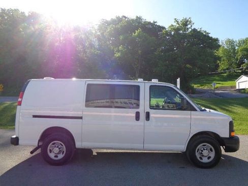 Used 2016 Chevrolet Express 2500 image 9