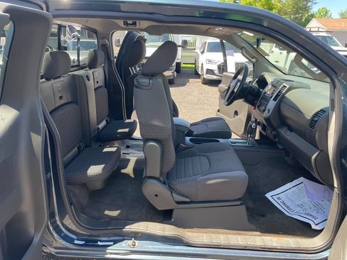 Used 2013 Nissan Frontier SV AWD/4WD image 23