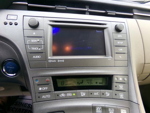 Used 2014 Toyota Prius Three image 14