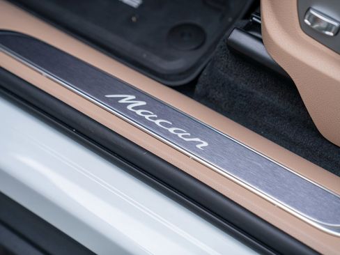 New 2026 Porsche Macan image 12