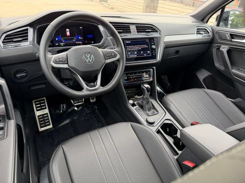 Certified 2023 Volkswagen Tiguan SE R-Line AWD/4WD image 11