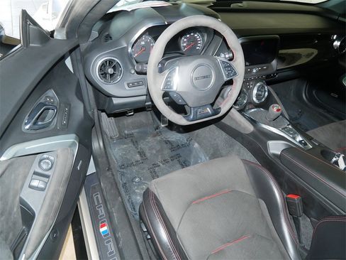 Used 2018 Chevrolet Camaro ZL1 image 16