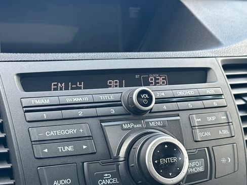 Used 2013 Acura TSX w/ Technology Package image 17