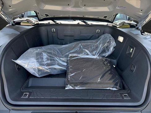 New 2025 GMC Hummer EV 3X w/ LPO, Illumination Package image 8