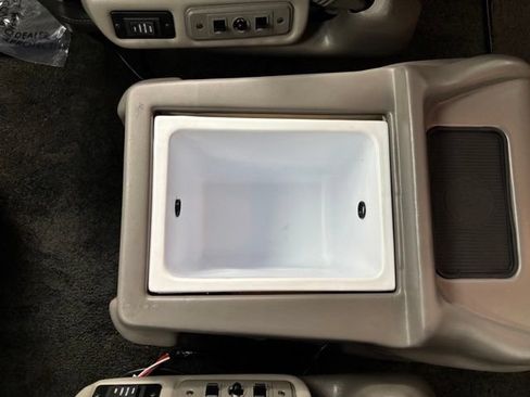 Used 2022 Chevrolet Express 2500 Extended w/ Enhanced Convenience Package RWD image 38