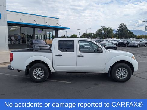 Used 2015 Nissan Frontier SV w/ SV Value Truck Package AWD/4WD image 2