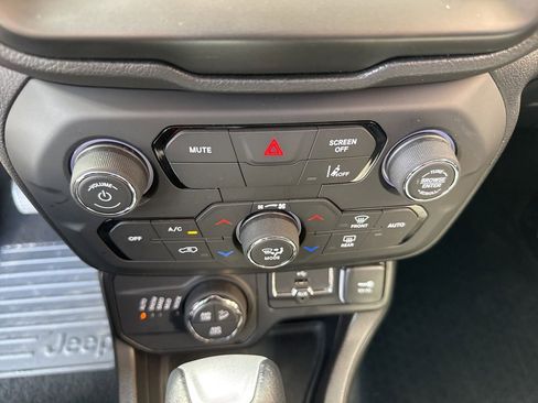 Used 2023 Jeep Renegade Trailhawk image 36