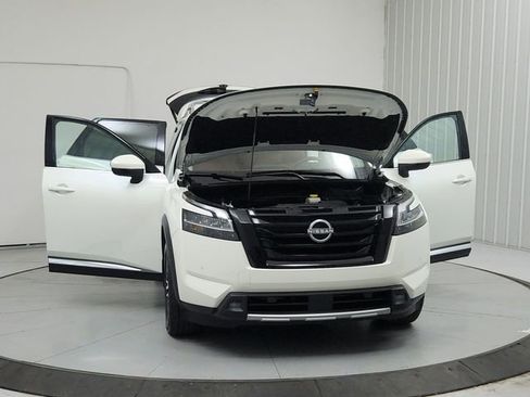 Used 2024 Nissan Pathfinder Platinum FWD image 10