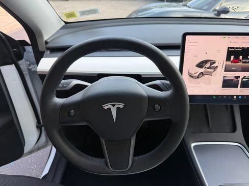 Used 2023 Tesla Model Y Long Range AWD/4WD image 4