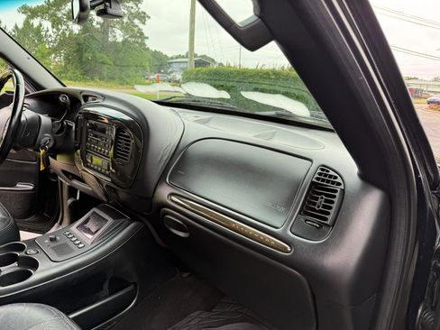 Used 2002 Lincoln Blackwood RWD image 19