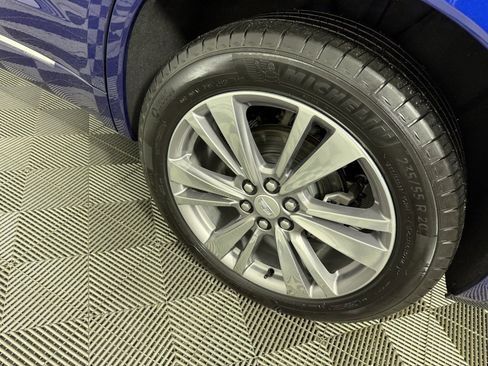 Used 2025 Cadillac XT6 Premium Luxury image 9